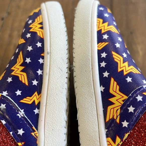 Monkey feet wonder woman slip on sneakers - Picture 7 of 11